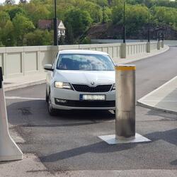 Výsuvné parkovací sloupy a silniční bariéry