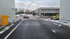Detail zesílené závory na parkoviště kvůli extrémně dlouhému ramenu