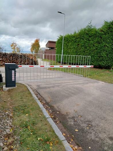 Automatická parkovací závora RB 53 s ramenem s dvojitými skládacími záclonkami - #2