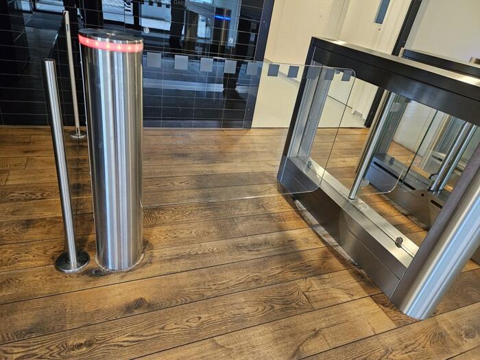 Skleněné vstupní branky většího rozměru s LED indikátorem