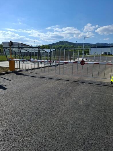 Průmyslová závora RB53 s ramenem s dvojitými pevnými zábranami - #1