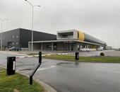 Automatické závory v průmyslovém vjezdu Nevoga Immo pro zaměstnance i logistiku - #1
