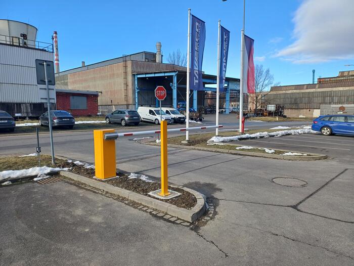 Průmyslová závora při vjezdu na firemní parkoviště TAWESCO - #2