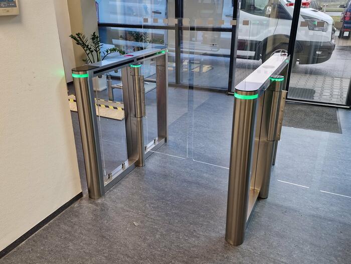 Speedgate turnikety pro plzeňskou výrobnu elektrotechniky Asteelflash