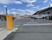 Bezpečnostní vjezdové závory s záclonkami ve vjezdu do areálu Hirsch Czech Republic - #3