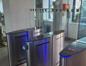 Dvě sady turniketů na vstupu do sídla E.ON v Českých Budějovicicích - #4