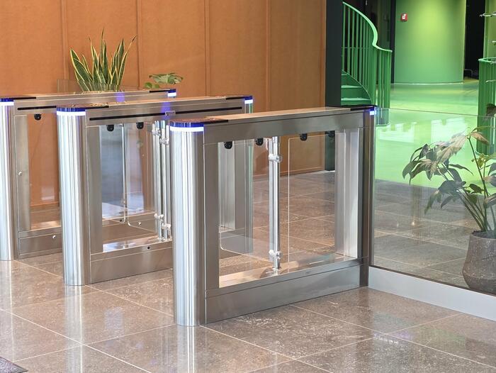 Vstupní turnikety v budově A kancelářích Vlněna Office Park v Brně - #1