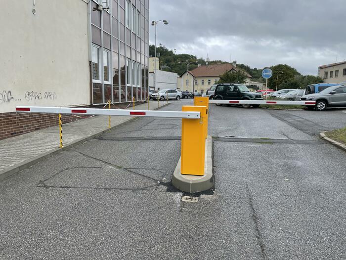 Dvojice vjezdových a výjezdových závor do areálu GZ Media v Loděnici - #3