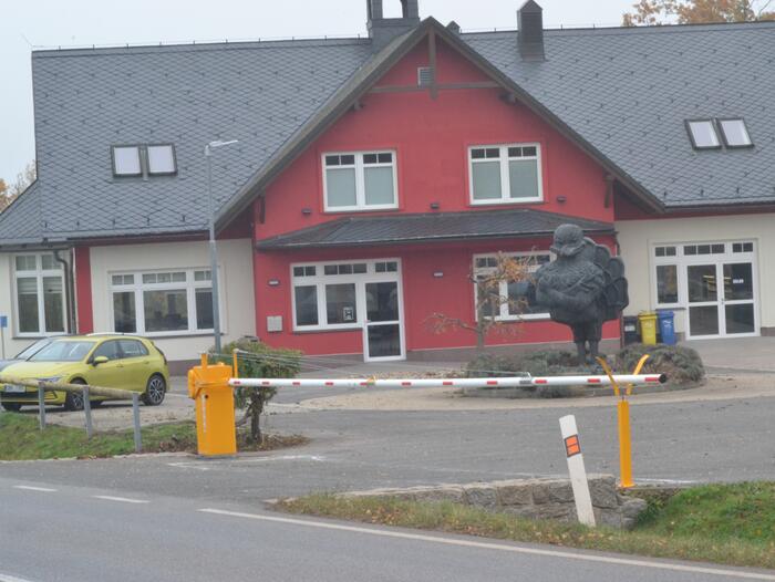 Extrémně dlouhá závora se zesíleným kloubem ke vjezdu do sídla firmy HORAVA - #7