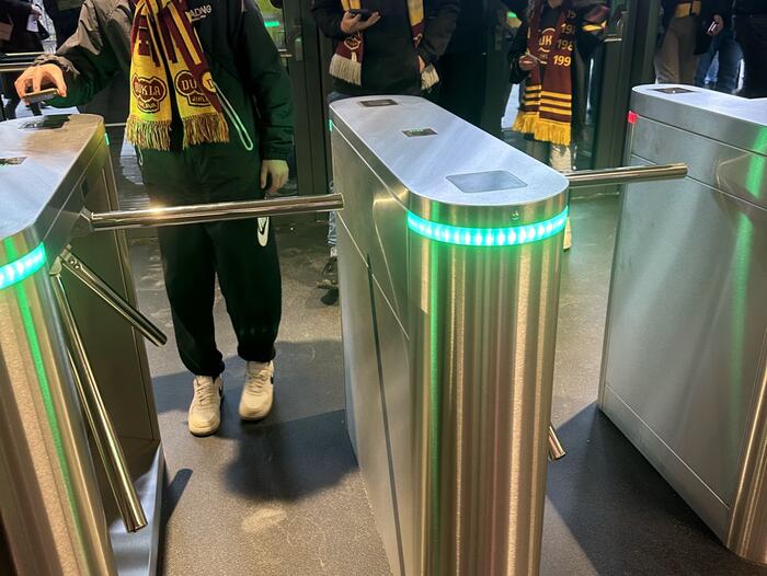 Vstupní turnikety do nové multifunkční hokejové arény v Jihlavě - #3