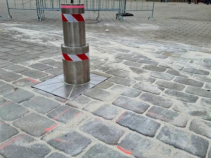 Teleskopický výsuvný sloup na Starém náměstí v Sokolově - #1