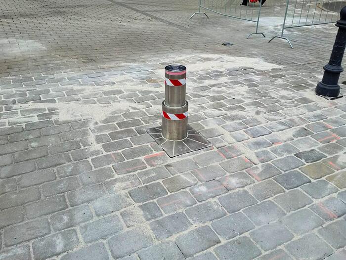 Teleskopický výsuvný sloup na Starém náměstí v Sokolově - #3