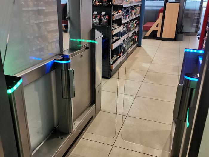 Vstupní turniket na toalety na čerpací stanici ORLEN Vystrkov - #2