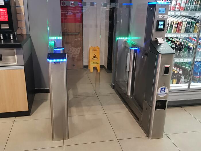 Vstupní turniket na toalety na čerpací stanici ORLEN Vystrkov