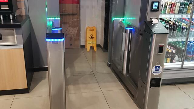 Vstupní turniket na toalety na čerpací stanici ORLEN Vystrkov