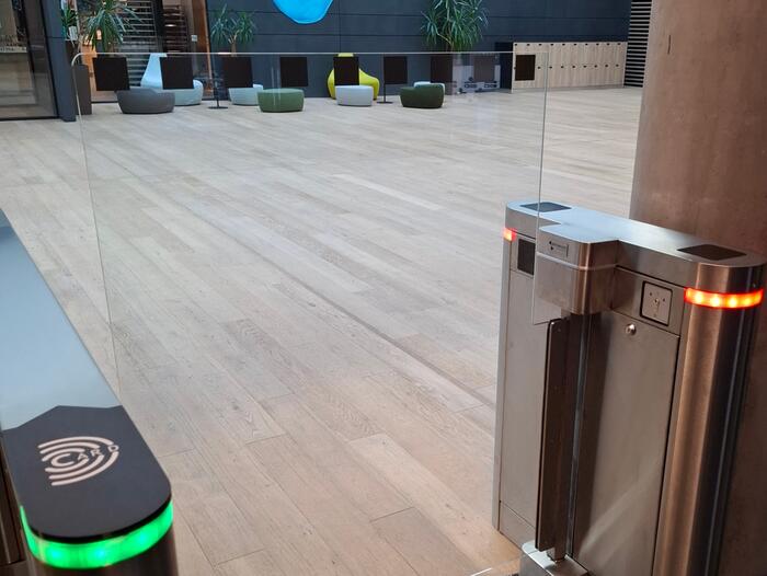 Speedgate turnikety pro přístupový systém ve slovenské centrále ČSOB - #6