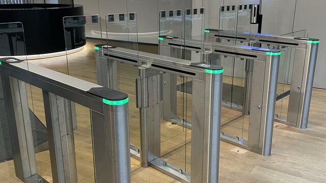 Speedgate turnikety pro přístupový systém ve slovenské centrále ČSOB