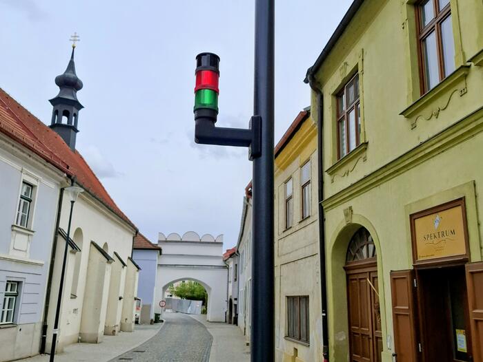 Automatický výsuvný sloup ve vjezdu do historického centra Velkého Meziřící - #2