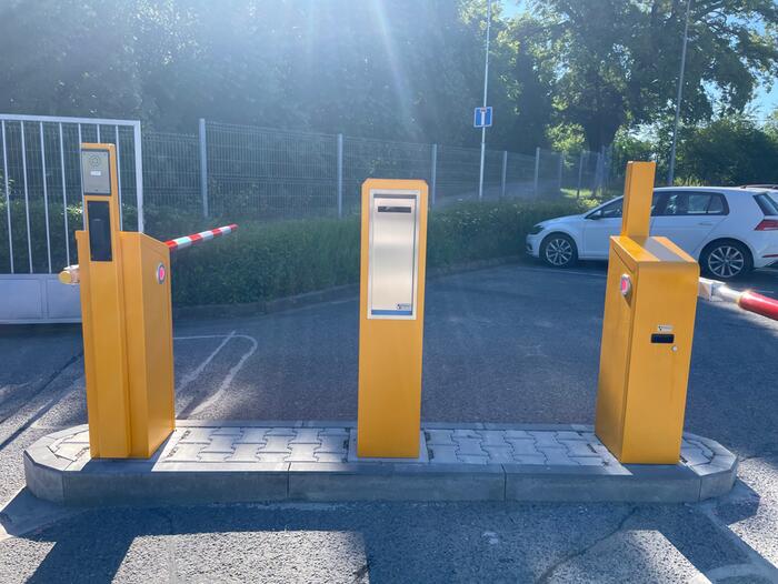 Barriers for the ticketless parking system at the entrance to the Dina-Hitex complex in Bučovice - #3