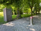 Retractable column to restrict car entry into the park at the Spa Colonnade in Poděbrady - #1
