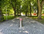 Retractable column to restrict car entry into the park at the Spa Colonnade in Poděbrady - #3