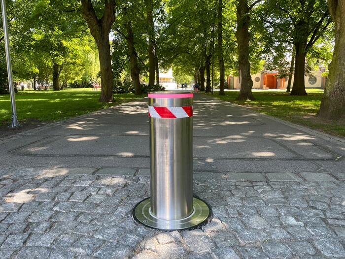 Retractable column to restrict car entry into the park at the Spa Colonnade in Poděbrady