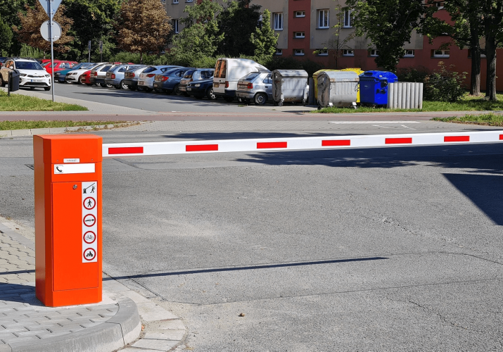 Naše univerzální automatické závory na parkoviště jsou vhodné na méně i více frekventované vjezdy | Univerzální parkovací závory