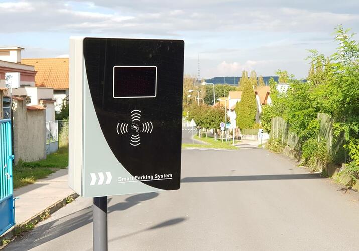 Co je to GSM? Jedná se o typ telekomunikační sítě, pomocí které lze telefonovat, posílat SMS nebo se připojovat k internetu | Co je to GSM