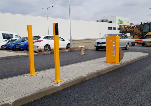 GSM sítě se využívájí v parkovacích a přístupových systémech, kde prostřednictvím GSM modelů zajišťují vjezd/výjezd či vstup/výstup | GSM moduly jako prostředek využití sítě GSM na parkovištích a vstupech