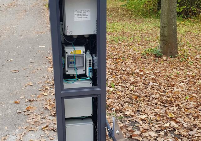 V neposlední řadě se ke GSM modulům dá využít i další podpůrné příslušenství, jako josu bezkontaktní čtečky karet nebo bezdrátové detektory | GSM moduly jako prostředek využití sítě GSM na parkovištích a vstupech