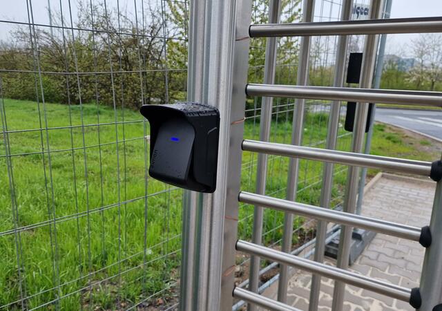 Elektronické přístupové a vstupní systémy lze využít u méně i více střežených areálů a objektů, přičemž míra zabezpečení se odvíjí od konkrétní konfigurace | Příklady využití přístupových systémů