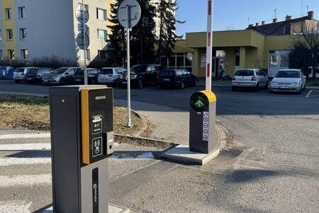 Automatická závora na parkovišti v Olomouci