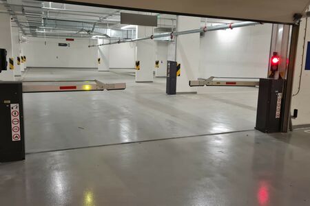 Vjezdová a výjezdová závora v podzemních garážích | Detomatic - Závory a Turnikety